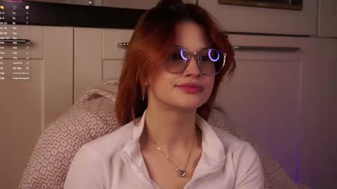 Snapshot of pebee chatting on 3, 10, 2025 Lily online show from 3, 10, 2025