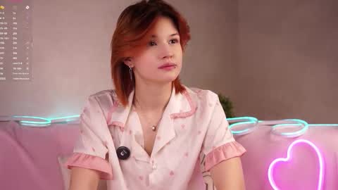 Snapshot of pebee chatting on 7, 10, 2025 Lily online show from 7, 10, 2025