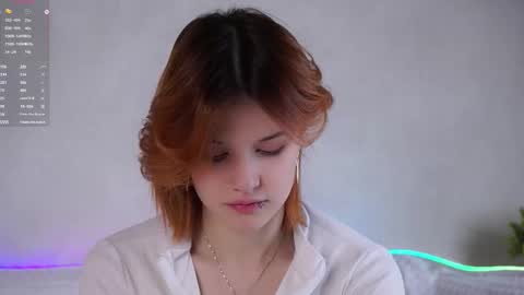 Snapshot of pebee chatting on 27, 10, 2025 Lily online show from 27, 10, 2025