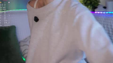 Snapshot of pebee chatting on 28, 10, 2025 Lily online show from 28, 10, 2025