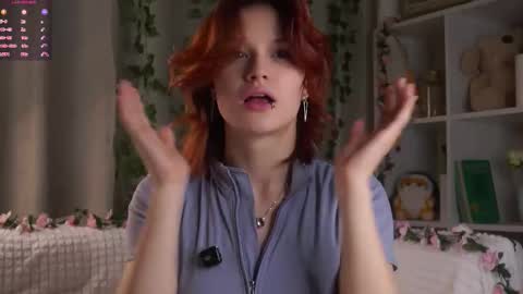 Snapshot of pebee chatting on 23, 11, 2025 Lily online show from 23, 11, 2025