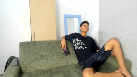 Snapshot of pelusos_mens chatting on 30, 6, 2026 CAIN-19 ALLEN-18 RONALD-18 AUSTIN-18 MOD DANTE online show from 30, 6, 2026
