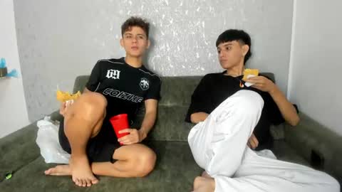 Snapshot of pelusos_mens chatting on 16, 7, 2026 CAIN-19 ALLEN-18 RONALD-18 AUSTIN-18 MOD DANTE online show from 16, 7, 2026