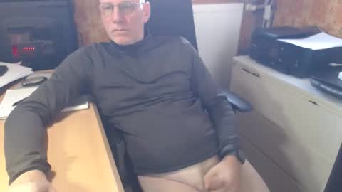 Snapshot of pemue65 chatting on 17, 11, 2025 Pemue65 online show from 17, 11, 2025