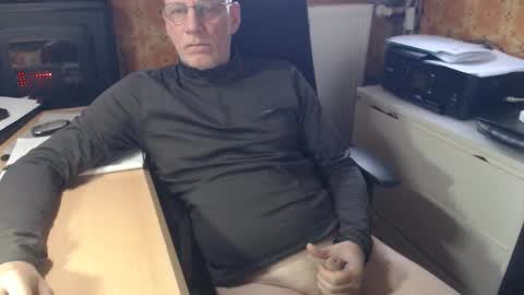 Snapshot of pemue65 chatting on 18, 11, 2025 Pemue65 online show from 18, 11, 2025