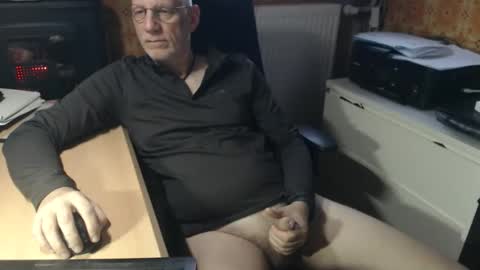 Snapshot of pemue65 chatting on 19, 11, 2025 Pemue65 online show from 19, 11, 2025