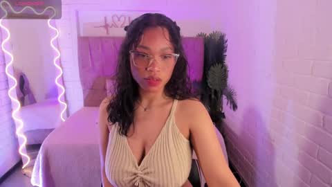 Snapshot of penelope_tay chatting on 2, 10, 2025 penelope online show from 2, 10, 2025