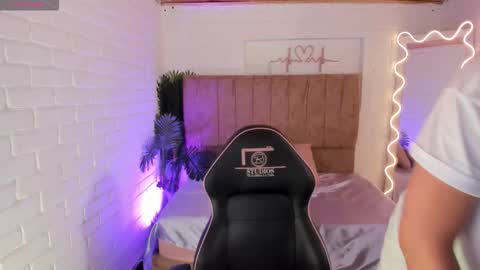 Snapshot of penelope_tay chatting on 9, 11, 2025 penelope online show from 9, 11, 2025