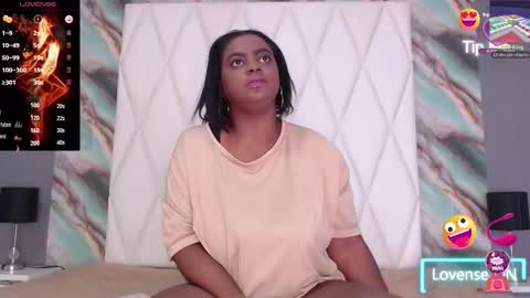 Snapshot of penelopeboobs_ chatting on 25, 11, 2025 online show from 25, 11, 2025