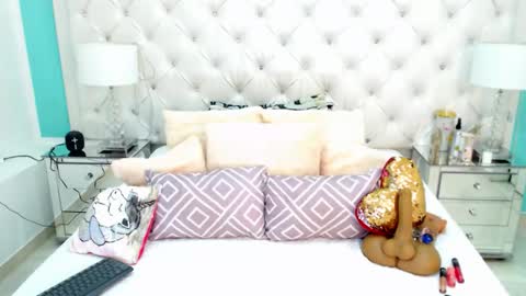 Penelope Laurent online show from 24, 11, 2025