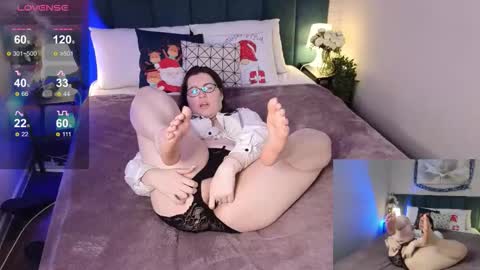 Snapshot of peneloppa_star chatting on 17, 12, 2025 Hi Im Peneloppa online show from 17, 12, 2025