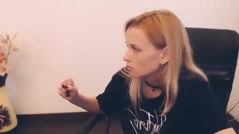 Mia online show from 10, 9, 2025