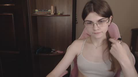 Snapshot of peralez_f chatting on 3, 12, 2024 Farida online show from 3, 12, 2024