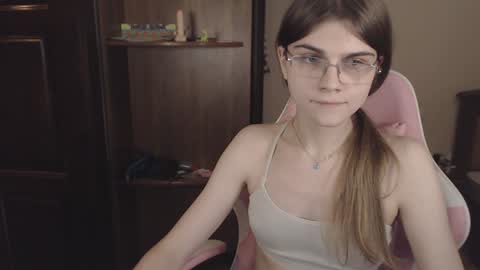 Snapshot of peralez_f chatting on 4, 12, 2024 Farida online show from 4, 12, 2024