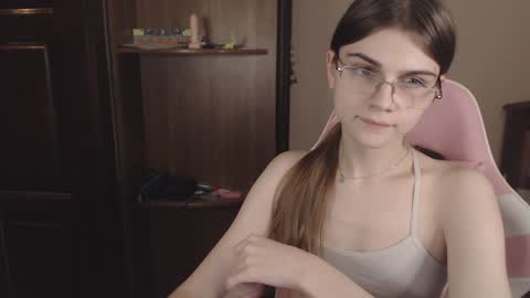 Snapshot of peralez_f chatting on 5, 12, 2024 Farida online show from 5, 12, 2024