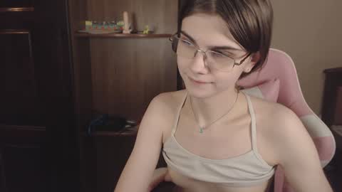Snapshot of peralez_f chatting on 10, 12, 2024 Farida online show from 10, 12, 2024