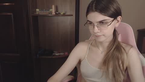 Snapshot of peralez_f chatting on 10, 12, 2024 Farida online show from 10, 12, 2024