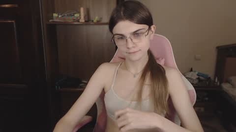 Snapshot of peralez_f chatting on 15, 12, 2024 Farida online show from 15, 12, 2024