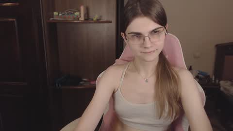 Snapshot of peralez_f chatting on 18, 12, 2024 Farida online show from 18, 12, 2024