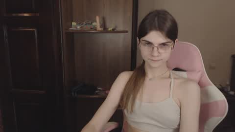 Snapshot of peralez_f chatting on 23, 12, 2024 Farida online show from 23, 12, 2024