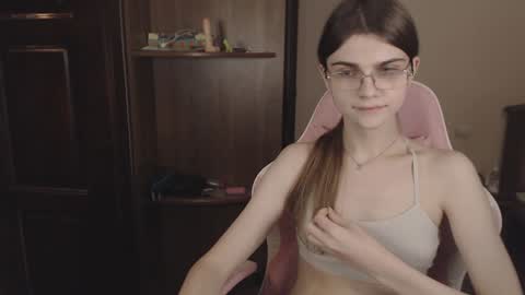 Snapshot of peralez_f chatting on 24, 12, 2024 Farida online show from 24, 12, 2024