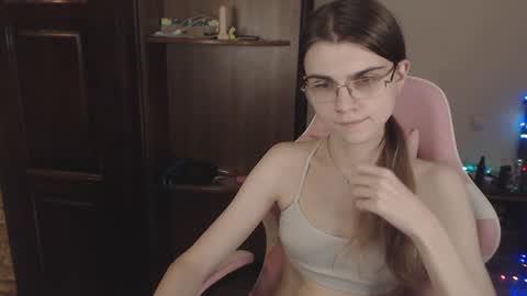 Snapshot of peralez_f chatting on 6, 1, 2025 Farida online show from 6, 1, 2025