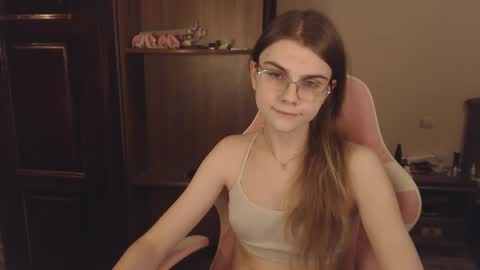 Snapshot of peralez_f chatting on 25, 2, 2025 Farida online show from 25, 2, 2025