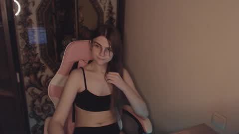 Snapshot of peralez_f chatting on 4, 10, 2025 Farida online show from 4, 10, 2025
