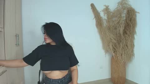 Snapshot of perla_milf4u chatting on 13, 9, 2025 PERLA online show from 13, 9, 2025
