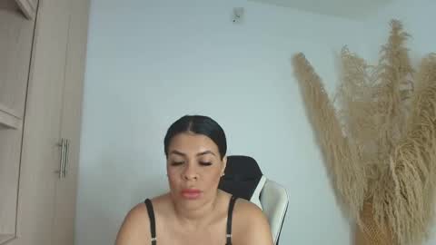 Snapshot of perla_milf4u chatting on 24, 9, 2025 PERLA online show from 24, 9, 2025