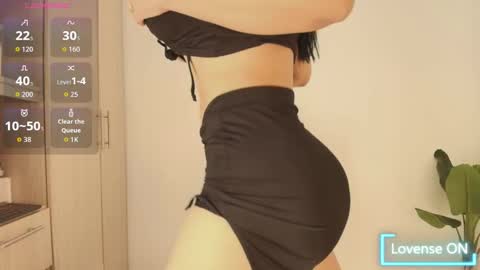 Snapshot of perla_milf4u chatting on 1, 11, 2025 PERLA online show from 1, 11, 2025