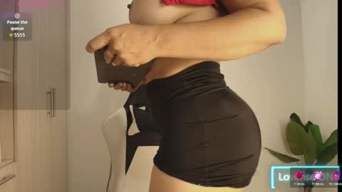 Snapshot of perla_milf4u chatting on 5, 11, 2025 PERLA online show from 5, 11, 2025