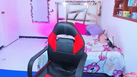 Snapshot of perlabeautiful chatting on 13, 12, 2025 PERLA online show from 13, 12, 2025