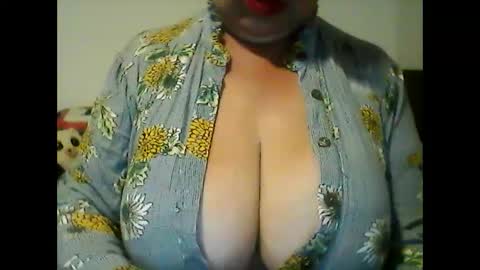 perlita070822 online show from 31, 12, 2024