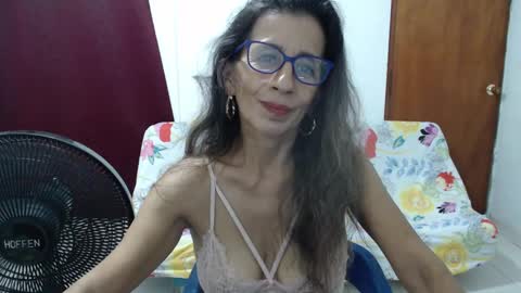 Snapshot of pervert_milf4uu_4 chatting on 22, 2, 2025 luz online show from 22, 2, 2025