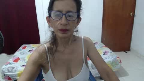 Snapshot of pervert_milf4uu_4 chatting on 26, 9, 2025 luz online show from 26, 9, 2025