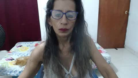 Snapshot of pervert_milf4uu_4 chatting on 5, 10, 2025 luz online show from 5, 10, 2025