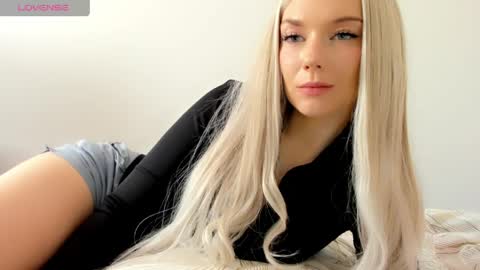 Snapshot of pervyblonde chatting on 6, 5, 2026 Isabella online show from 6, 5, 2026
