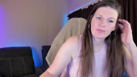 Snapshot of pessimistically_optimistic chatting on 4, 12, 2025 Kelly online show from 4, 12, 2025