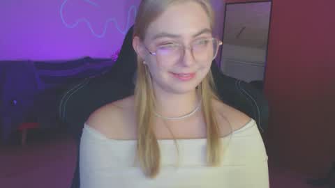 petalkiss online show from 15, 10, 2025