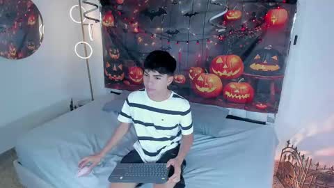 Snapshot of peter_chase chatting on 8, 10, 2025 Peter online show from 8, 10, 2025