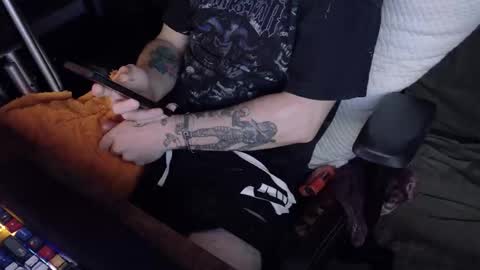 Snapshot of peterbeater2 chatting on 23, 11, 2025 peterbeater2 online show from 23, 11, 2025