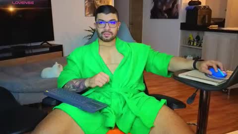 Snapshot of peterjack7 chatting on 11, 11, 2025 Peter Jack online show from 11, 11, 2025