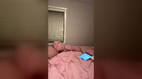 Petitqueen online show from 6, 7, 2026