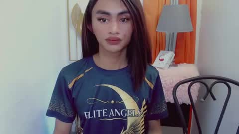 petite_barbie88 online show from 17, 6, 2026