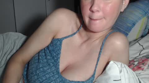 Snapshot of petite_danielle chatting on 4, 7, 2026 petite_danielle online show from 4, 7, 2026