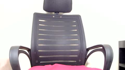 Snapshot of petite_freakette chatting on 12, 6, 2026 Moon online show from 12, 6, 2026