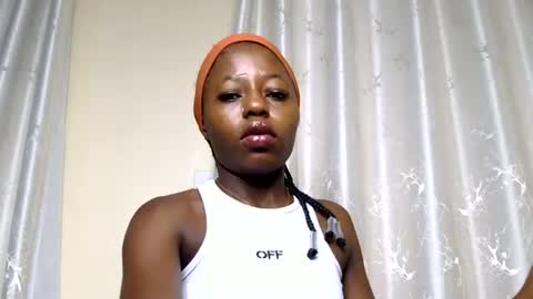 Snapshot of petite_freakette chatting on 4, 7, 2026 Moon online show from 4, 7, 2026
