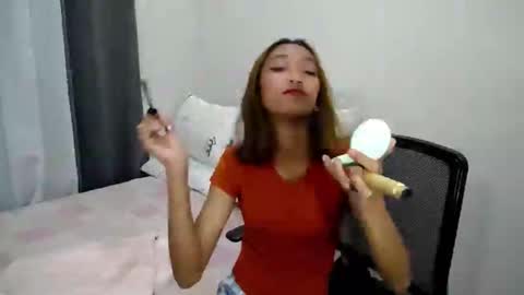 Snapshot of petite_ladysnake chatting on 13, 12, 2024 Jan online show from 13, 12, 2024