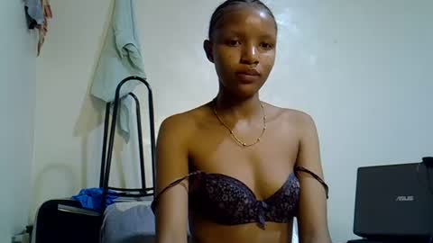 Snapshot of petite_melinda chatting on 20, 6, 2026 petite_melinda online show from 20, 6, 2026